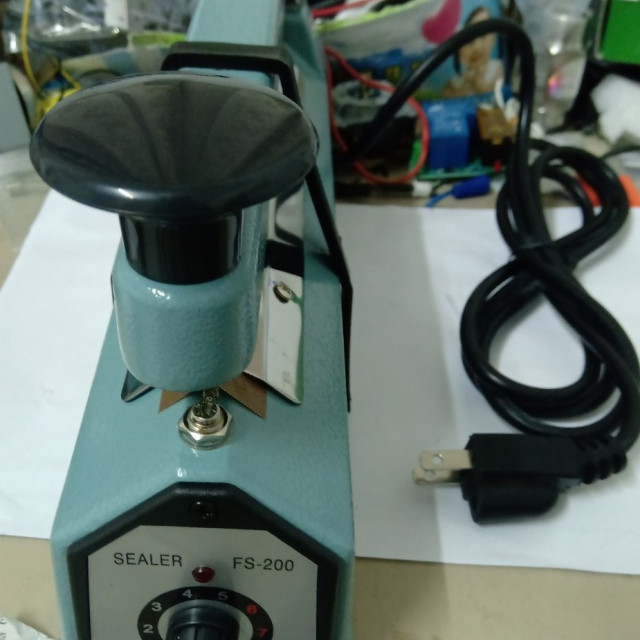 AC110V手壓式瞬熱封口機 機械尺寸(寬 長 高):8*32*15公分