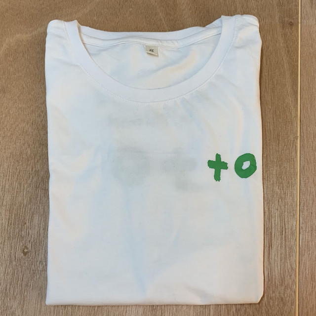 +0白T-shirt 綠字