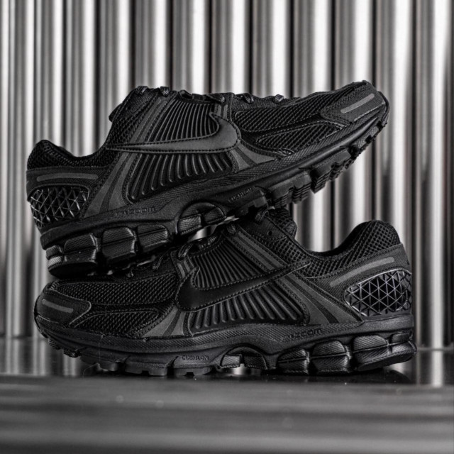 折扣特價】NIKE ZOOM VOMERO 5 BLACK 全黑黑魂黑武士復古老爹鞋BV1358